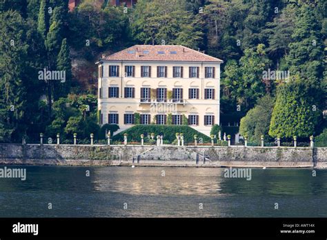 lago di como venduta versace|Donatella Versace Buys Historic Villa in Northern Italy.